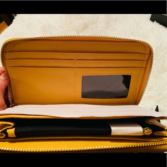 New Steve Madden Wristlet - Picture 4 of 4